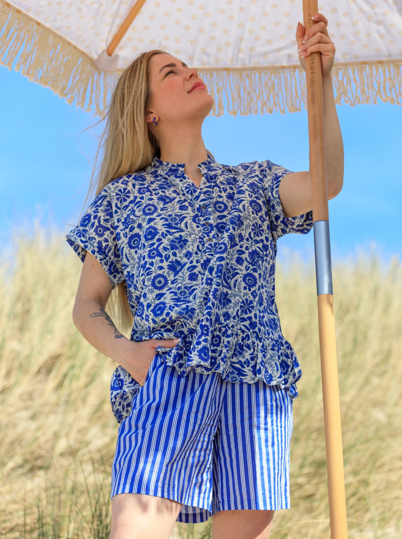 BCFLORA Ruffle s/s blouse - Royal Blue - Black Colour