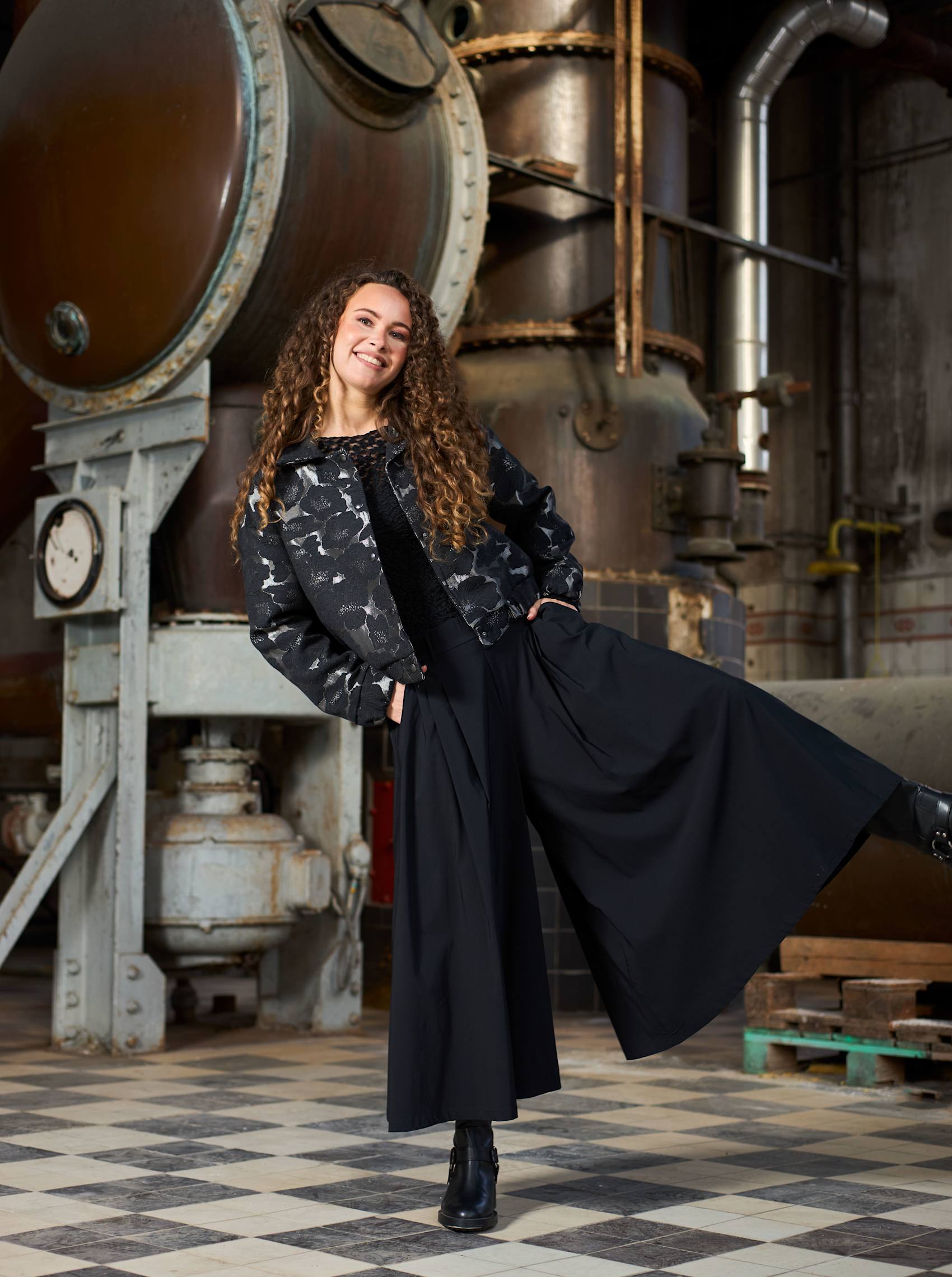 BCDAVINA split skirt - Black – Black Colour