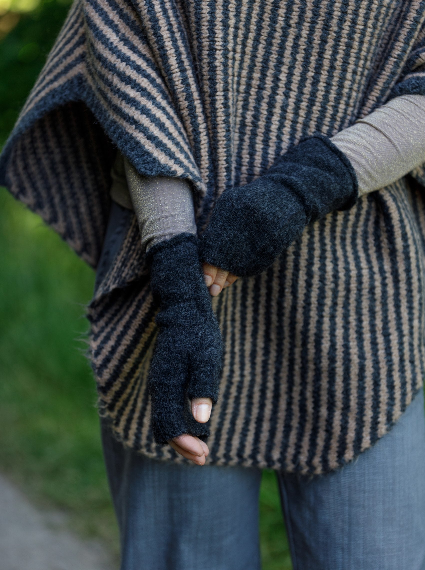 BCDELL short handwarmers - Dk. Grey Melange - Black Colour