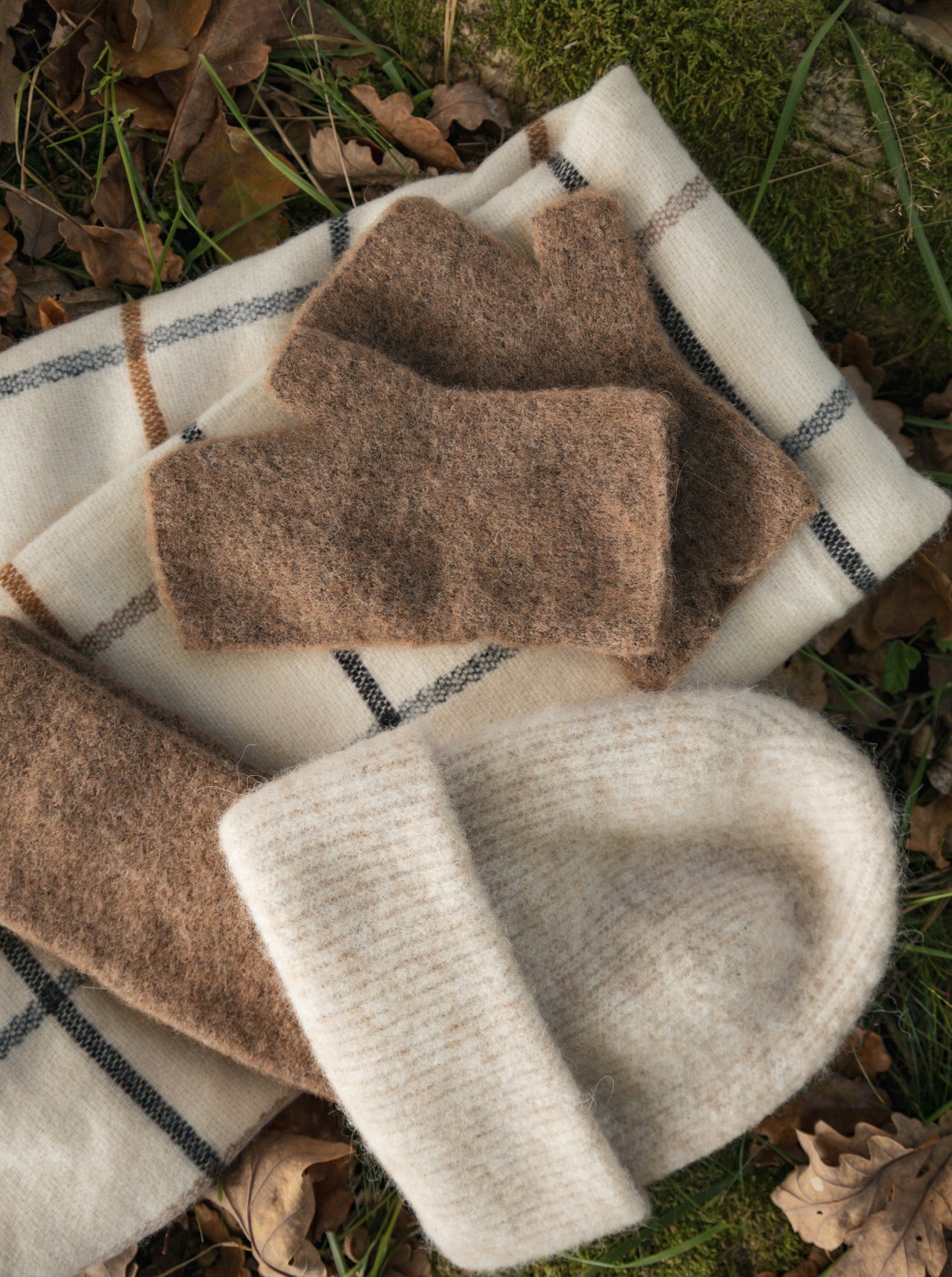 BCGINGER short handwarmers - Camel - Black Colour